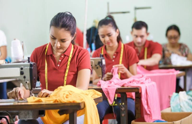 Confecção de camisetas lisas